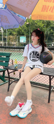哈兰德与姆巴佩巅峰对决谁更强