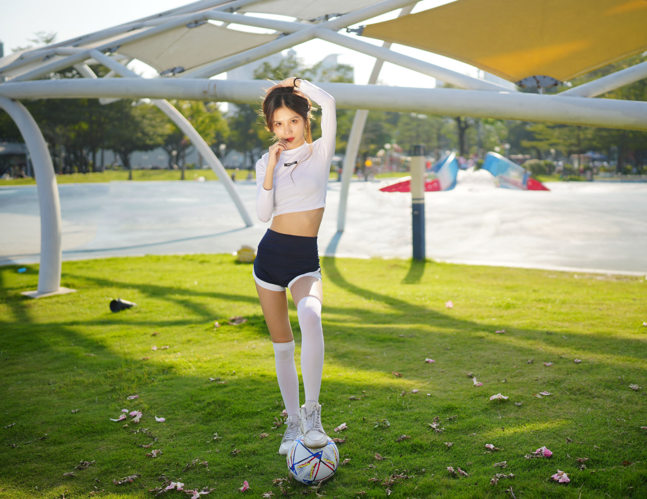 曼联今夏转会动态：重磅引援与离队传闻